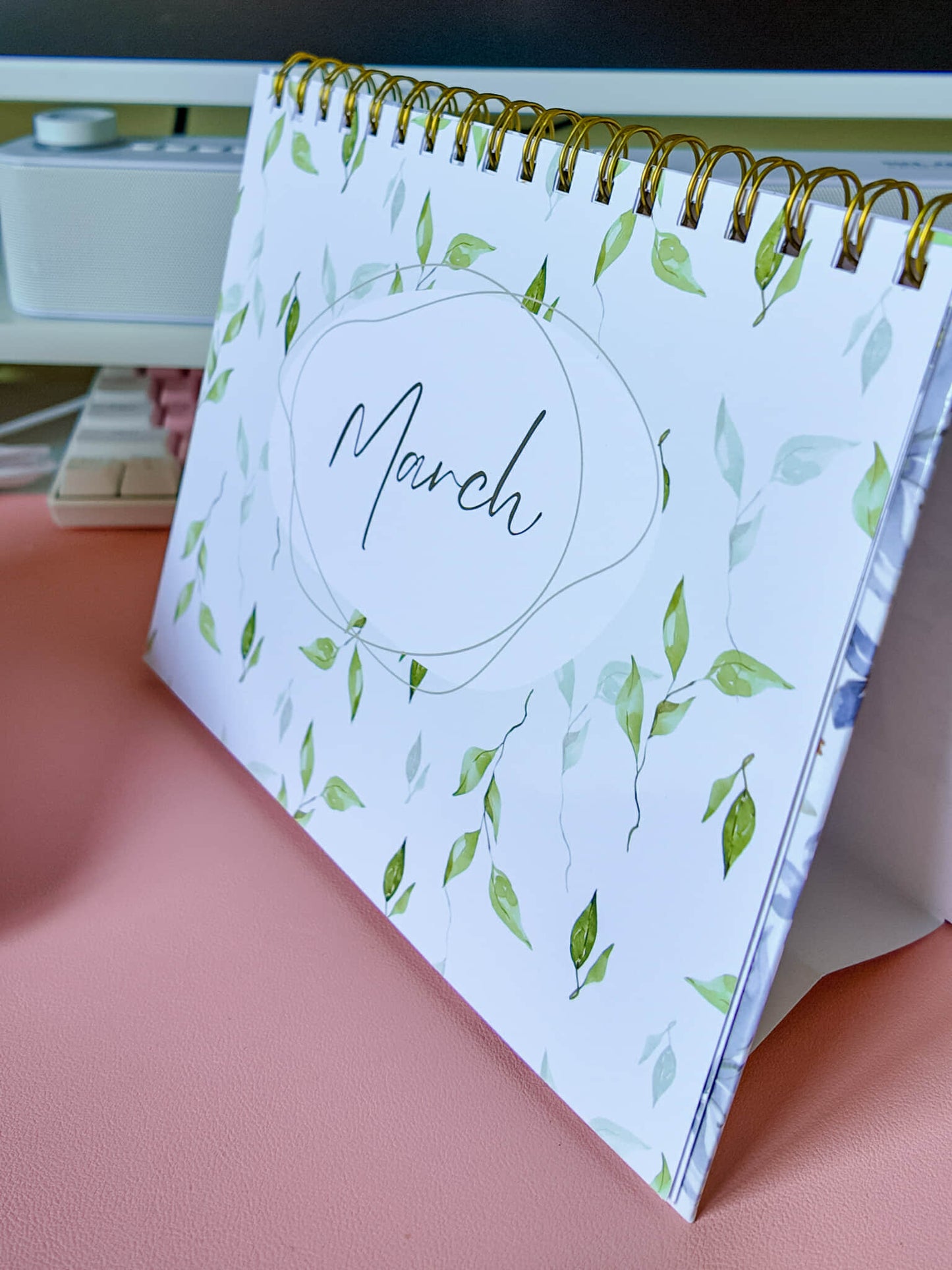 2025 Cozy Year Standing Desk Calendar – Vibrant Art, Spacious Daily Planning 🌸✨